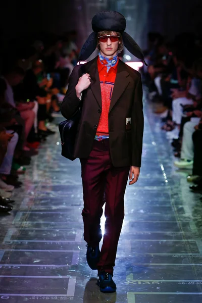 Look 19